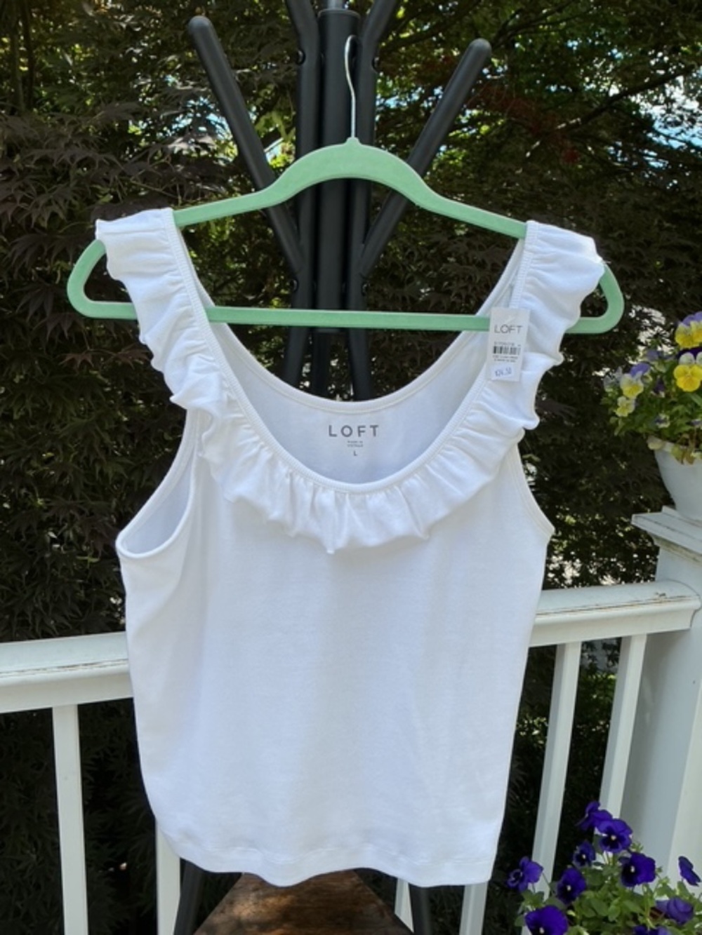 Ann Taylor LOFT Ruffle Neck Sleeveless top, Size L